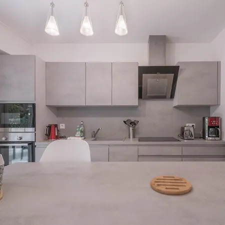Ali Quietude - Wifi - Parking Apartment *